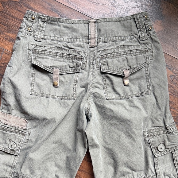 Green CAbi Cargo Capri Pants style #556 size 8 (Z1) - Picture 5 of 8